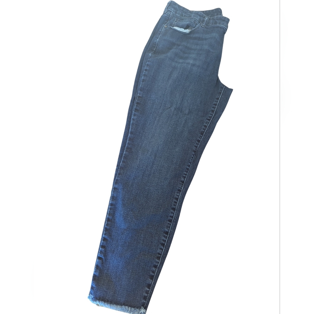 EUC Style & Co Womens size 14 ankle frayed raw hem blue jeans